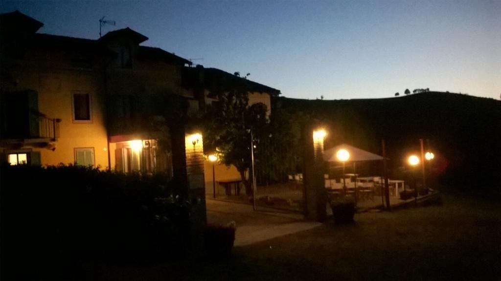 La Terrazza Del Barbaresco Bed & Breakfast Neviglie Exterior foto